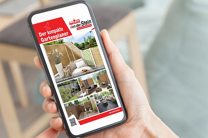 Smartphone mit geöffnetem Gartenplaner auf dem Display