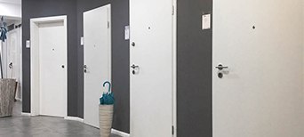 Zu den Wohnungseingangstüren